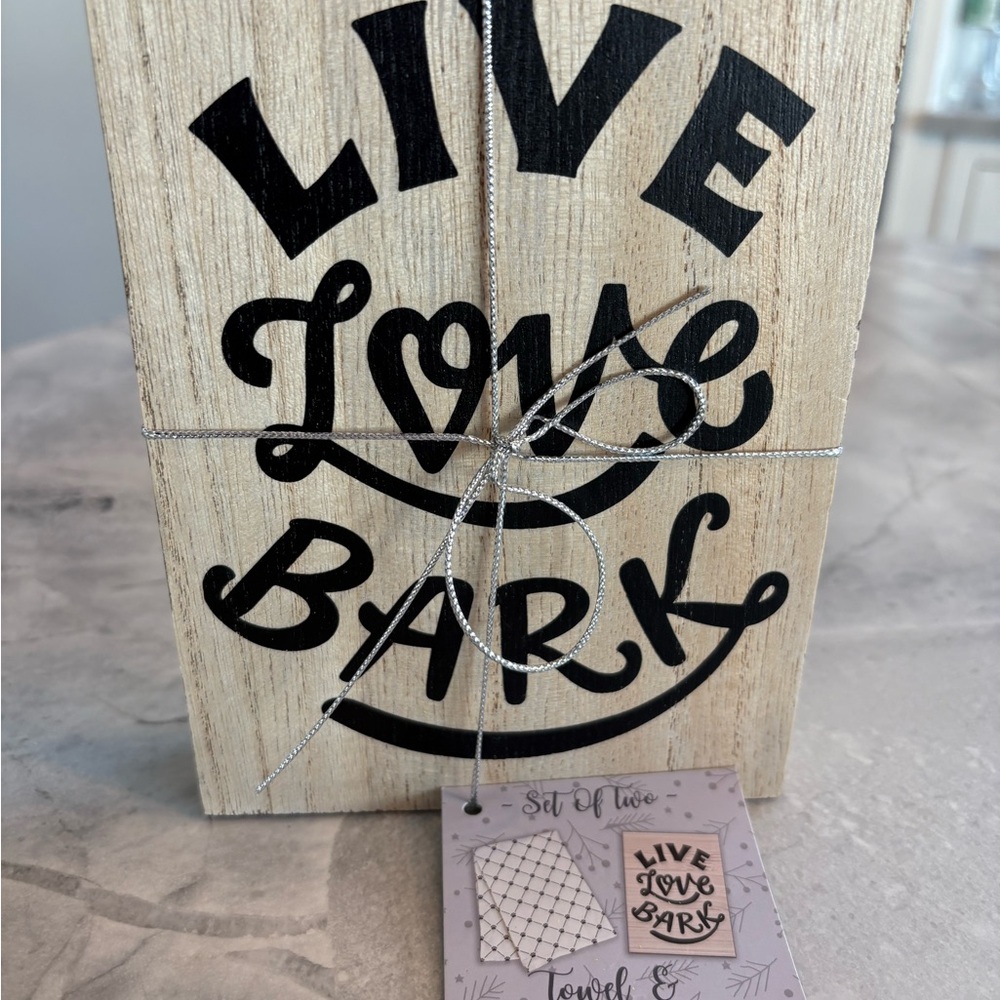 🆕LIVE LO❤️E BARK set towel and wood sign